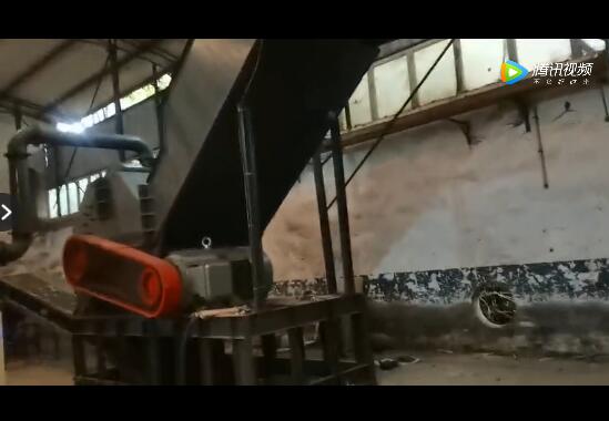 The manufacturer of aluminum alloy crusher equipment provides guidance for customers to install and test run the equipme